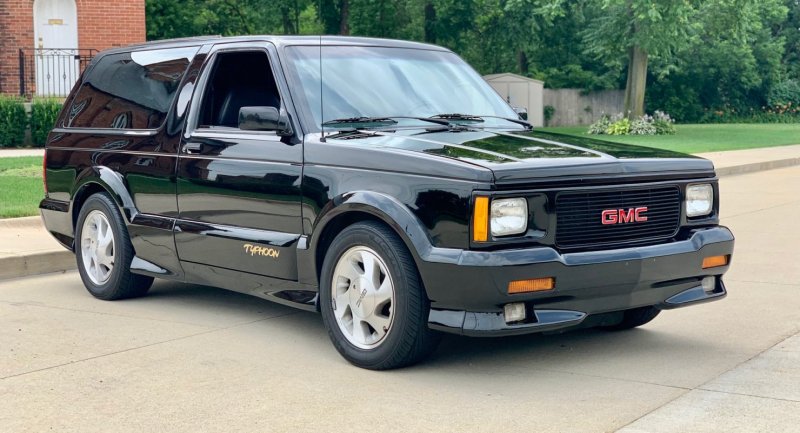 Автомобиль GMC Typhoon
