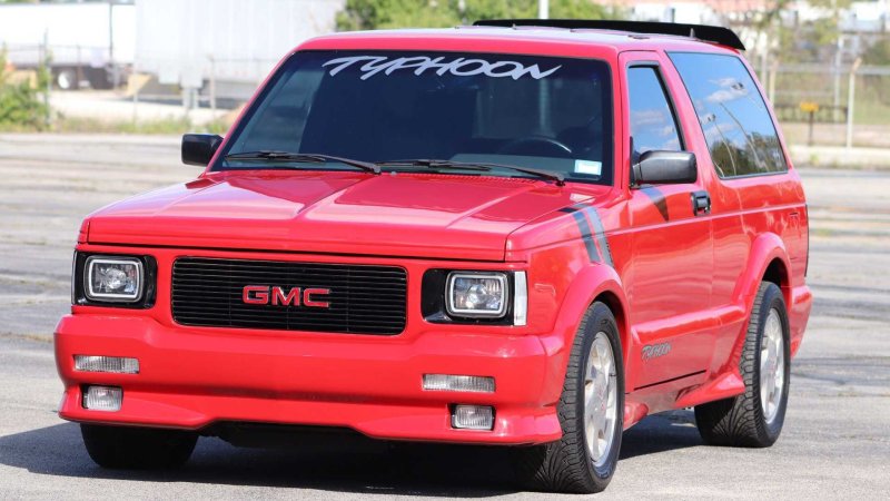 Автомобиль GMC Typhoon