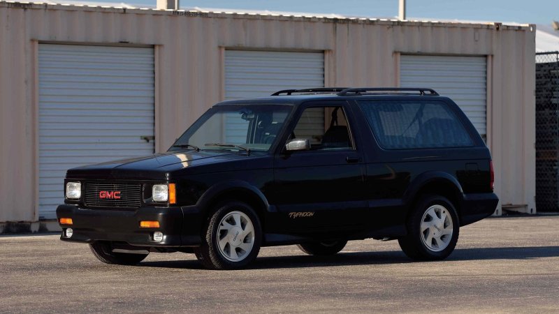 Автомобиль GMC Typhoon