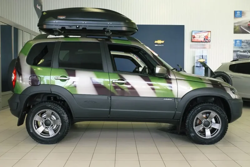 Chevrolet Niva хаки