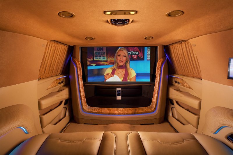 Cadillac Escalade ESV 900