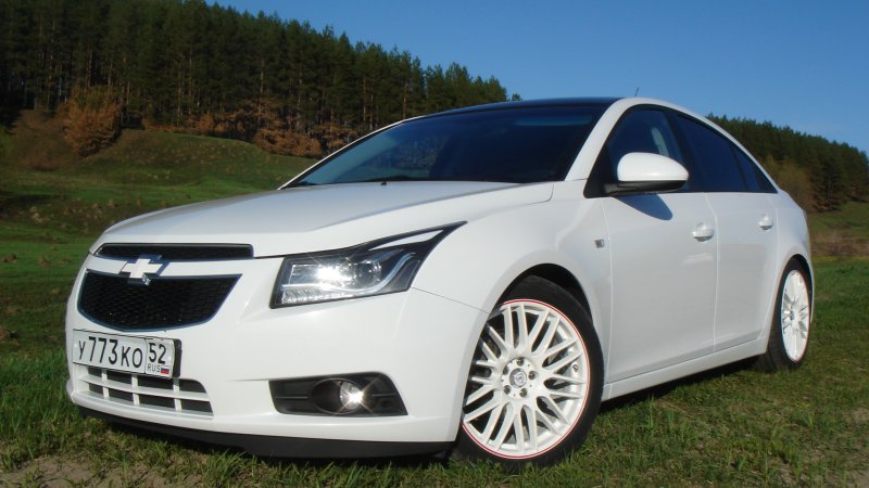 Chevrolet Cruze White