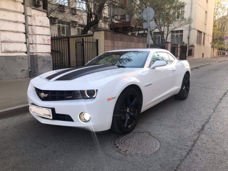 Camaro Chevrolet 2022 белый