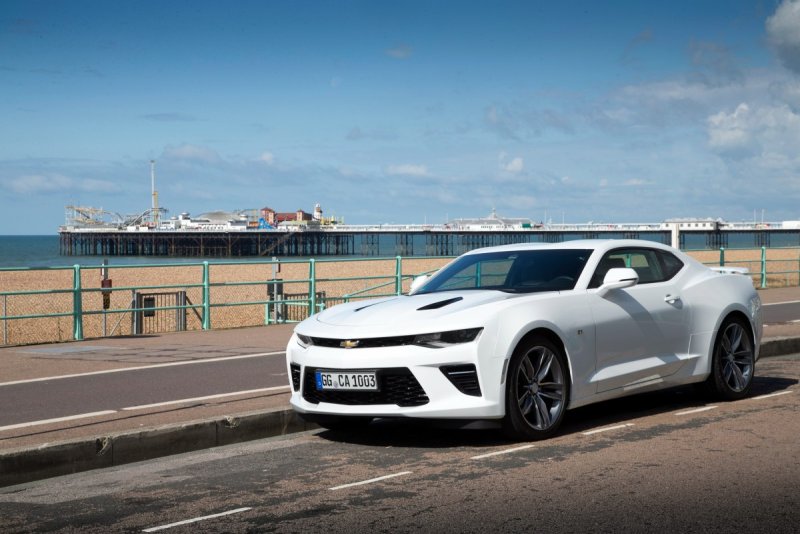 Chevrolet Camaro 2017 белая