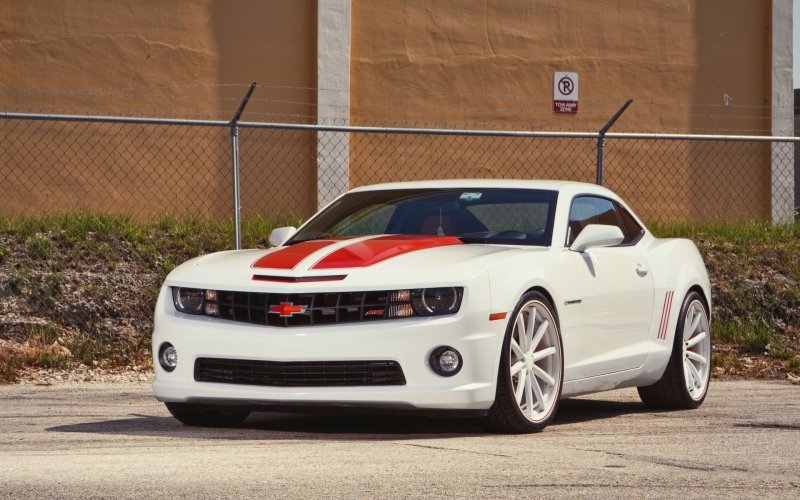 Chevrolet Camaro 2021 белая