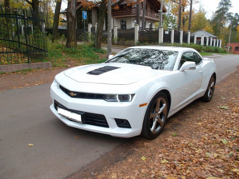 Chevrolet Camaro SS белый