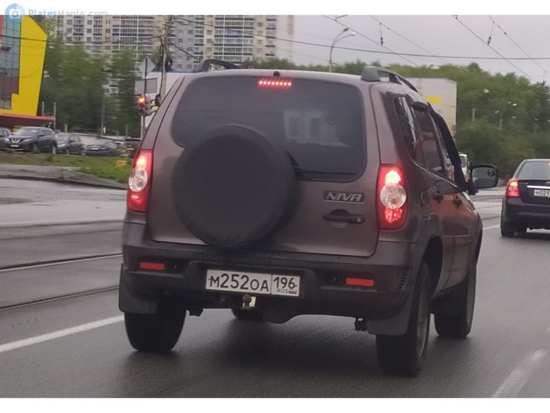 Нива Шевроле надпись сзади