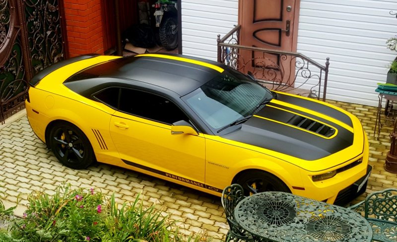 Chevrolet Camaro 2020 желтый