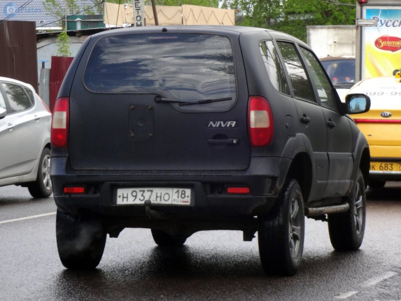 Нива Шевроле 2005 сзади