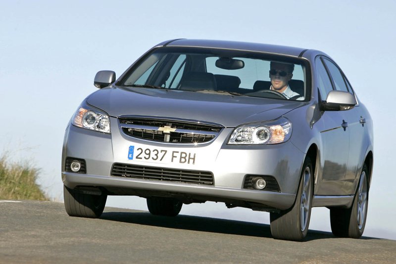 Chevrolet Epica спереди