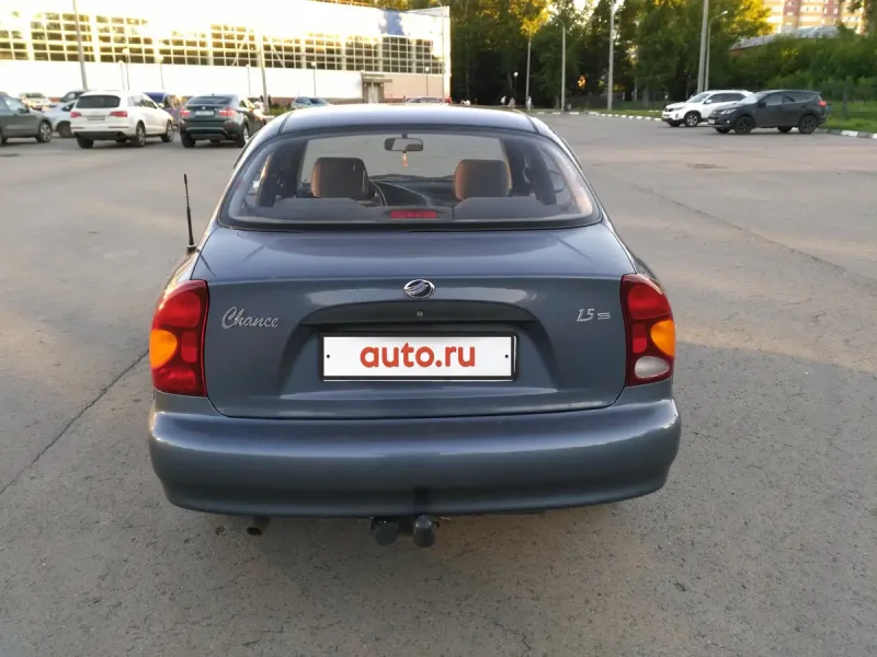 Chevrolet lanos зад