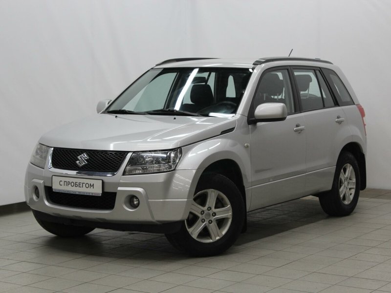 Suzuki Grand Vitara белая