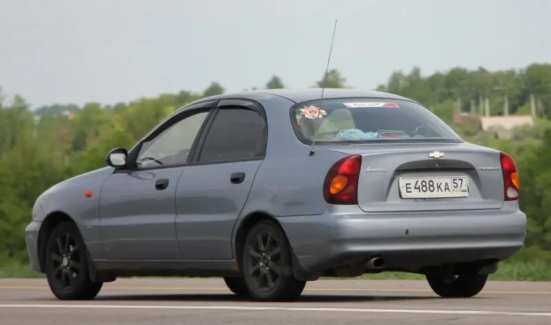 Chevrolet lanos сзади