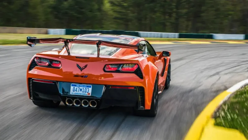Chevrolet Corvette zr1 оранжевый