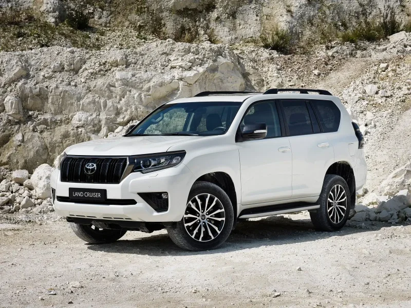 Toyota Land Cruiser 300 сбоку