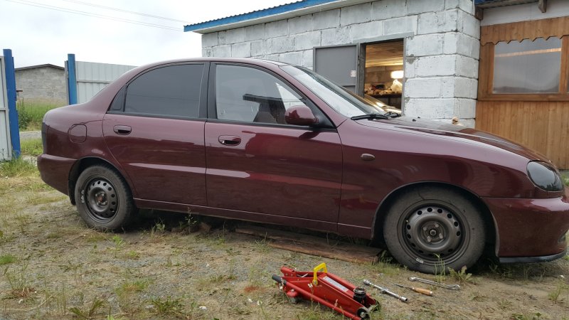 Шевроле Ланос в цвете портвейн