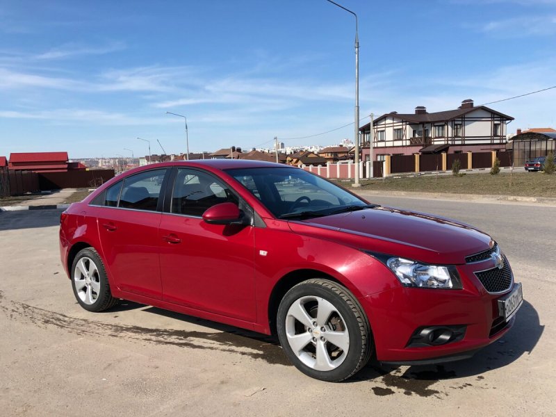 Chevrolet Cruze красный
