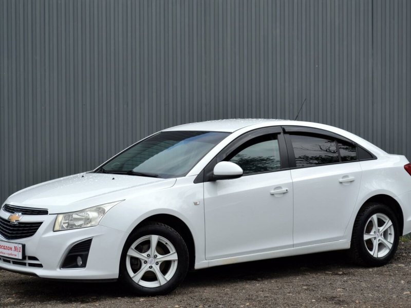 Chevrolet Cruze белый седан