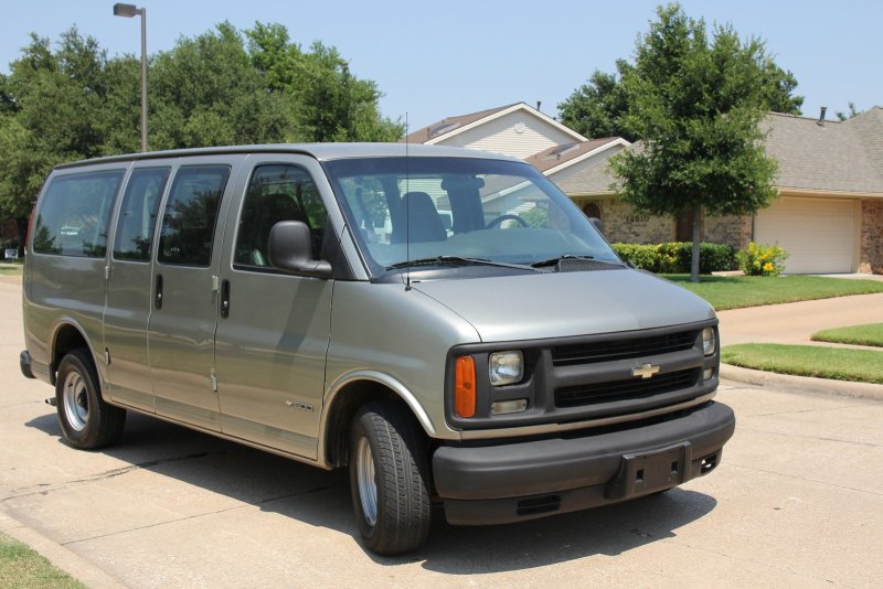 Chevrolet Express van 1990
