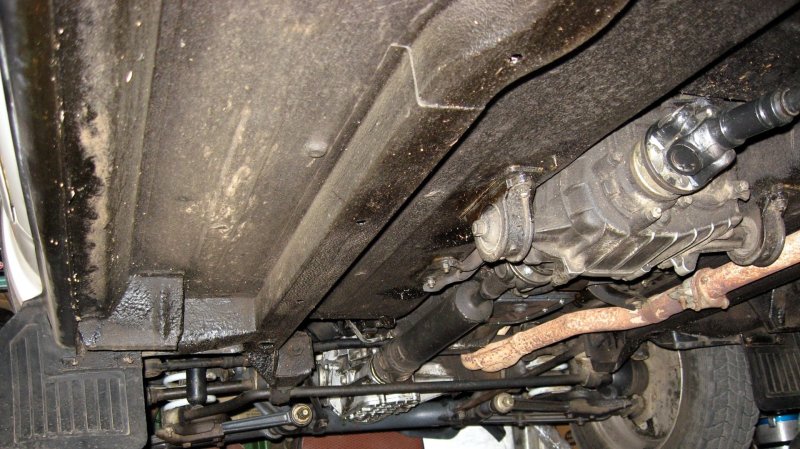 Chevrolet Niva снизу