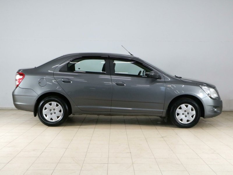 Chevrolet Cobalt серый