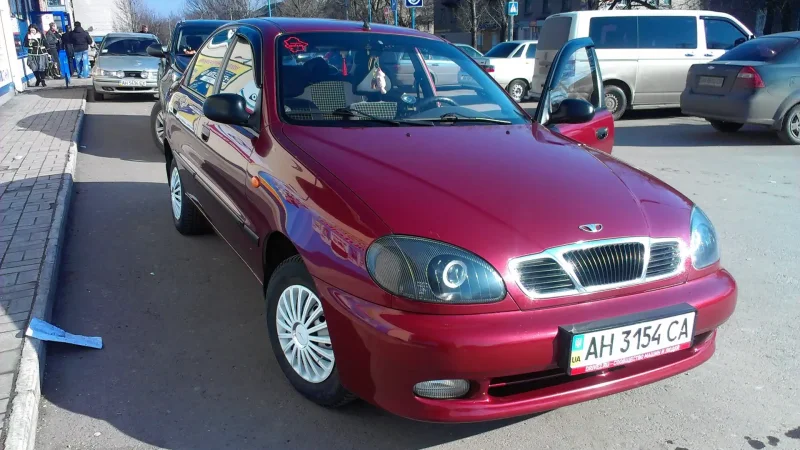 Daewoo lanos красный