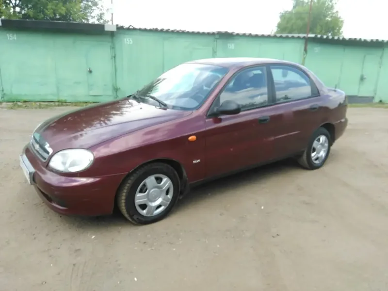 Chevrolet lanos вишневый