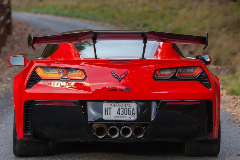 Chevrolet Corvette сзади