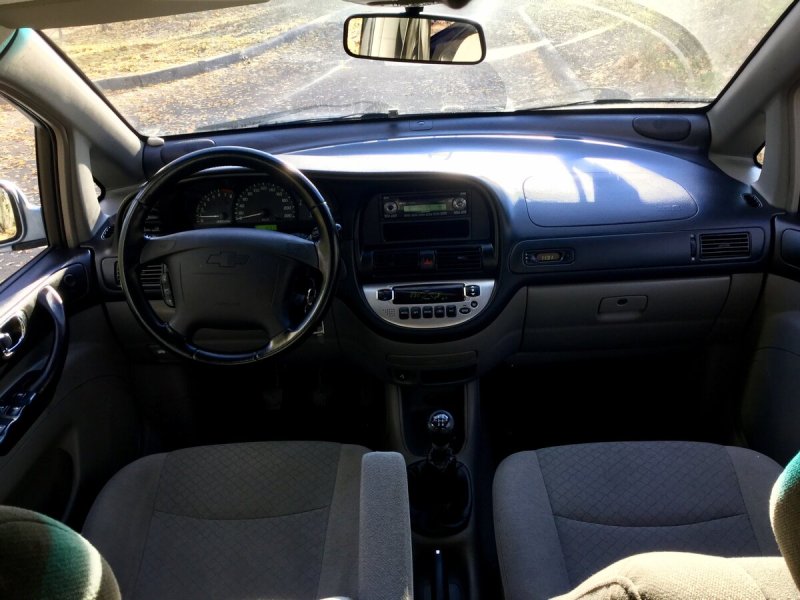 Chevrolet Rezzo черная