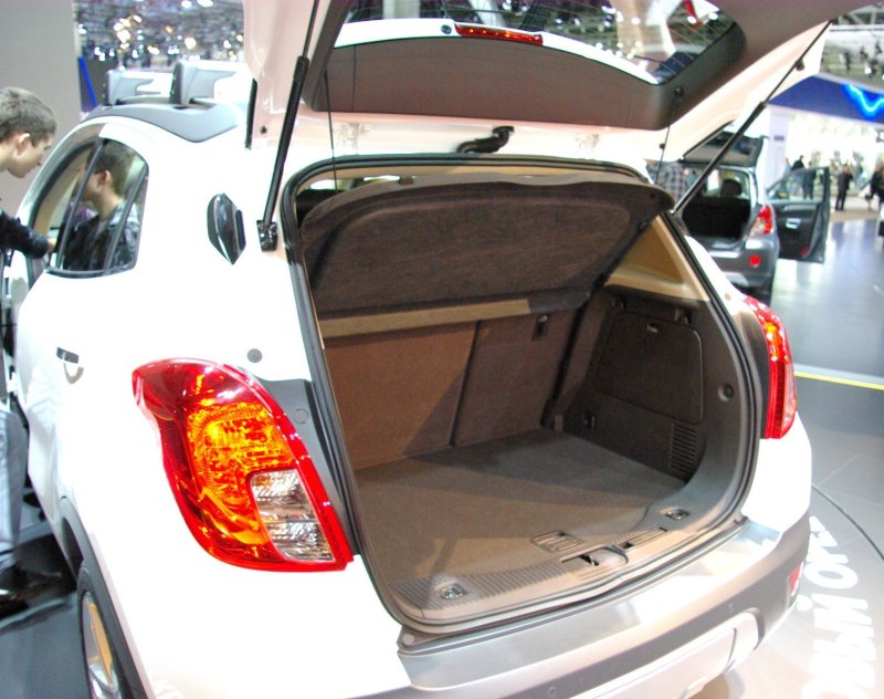 Chevrolet Cobalt 2021 багажник