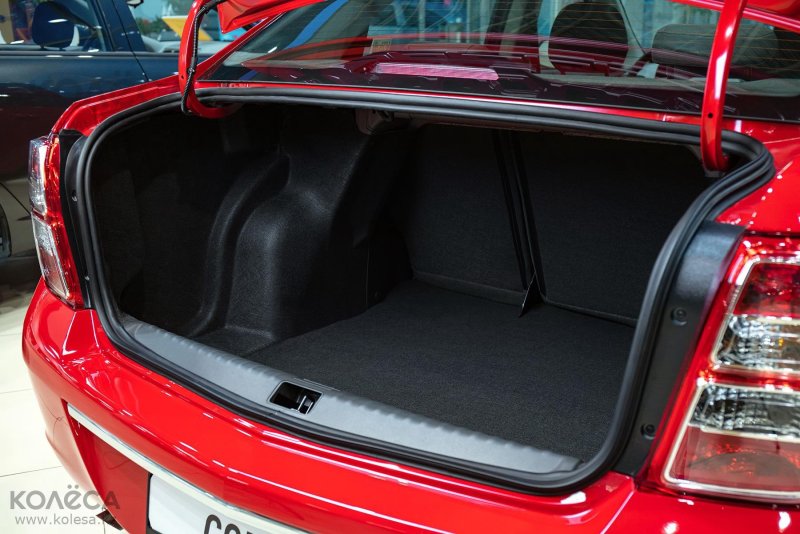Chevrolet Cobalt багажник