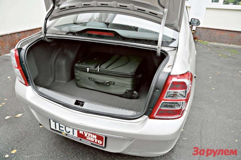 Chevrolet Cobalt 2013 багажник