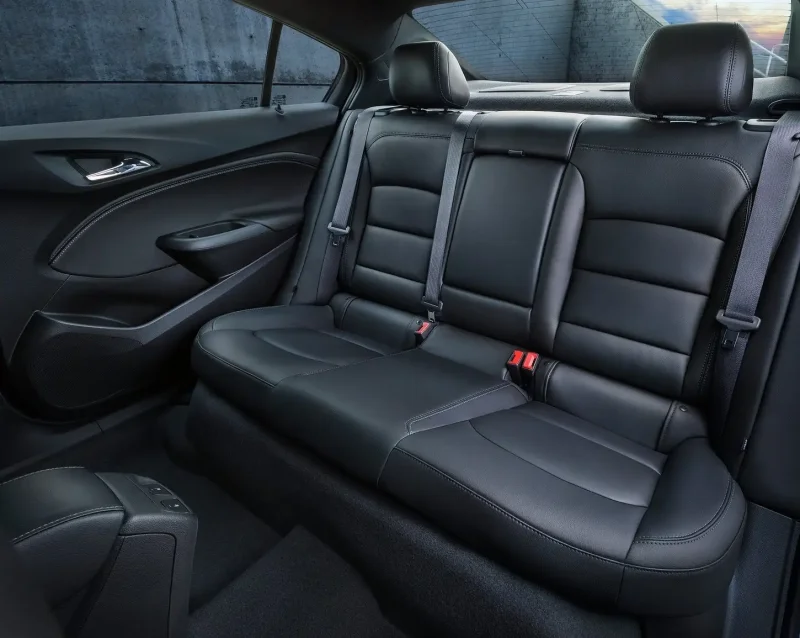 Chevrolet Cruze салон сзади
