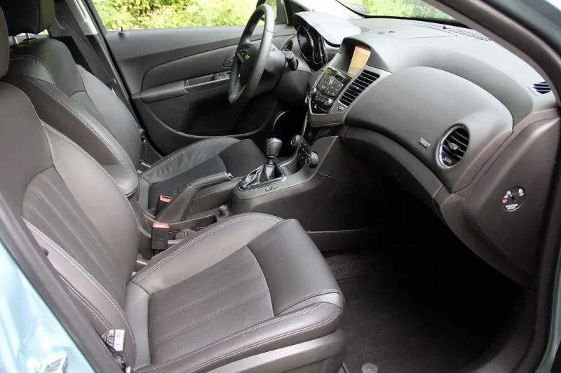 Chevrolet Cruze универсал салон
