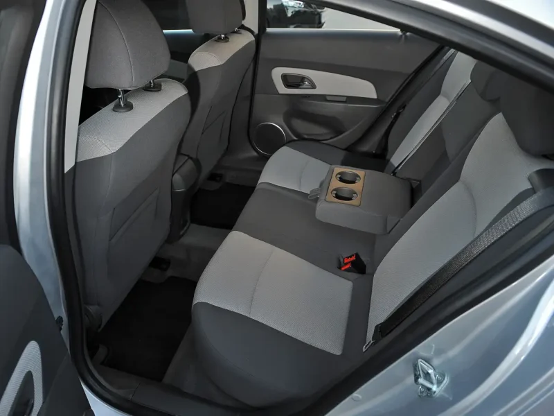 Chevrolet Cruze салон сзади