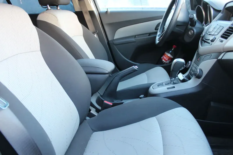 Chevrolet Cruze 2012 подлокотник