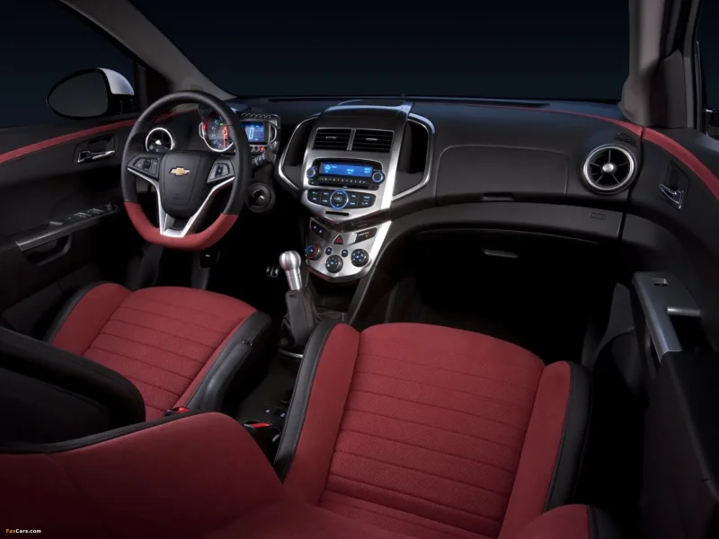 Chevrolet Sonic RS салон