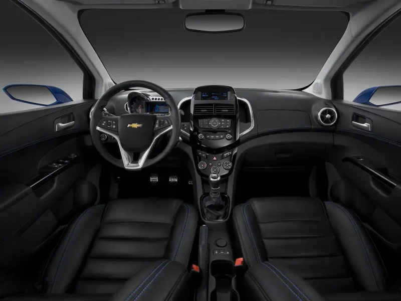Chevrolet Aveo t300 салон