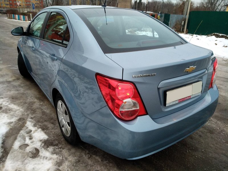 Чёрный Chevrolet Klan j200