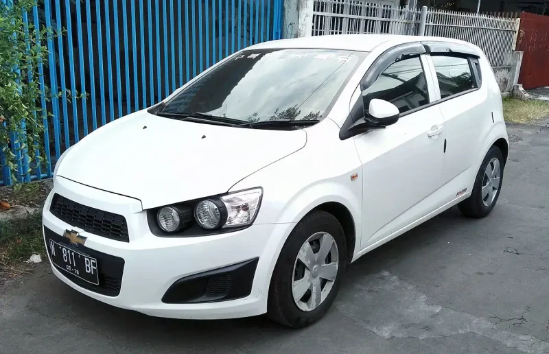 Chevrolet Aveo t300 хэтчбек