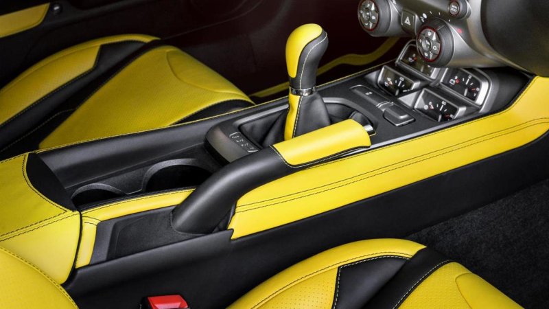 Chevrolet Camaro 2021 салон