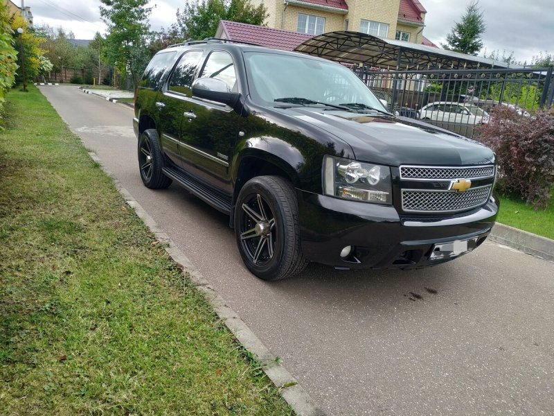 Chevrolet Tahoe Black 2012