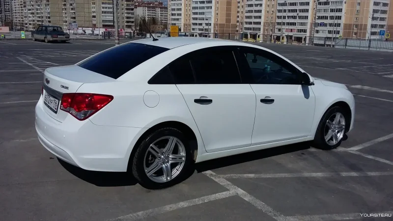 Chevrolet Cruze белый