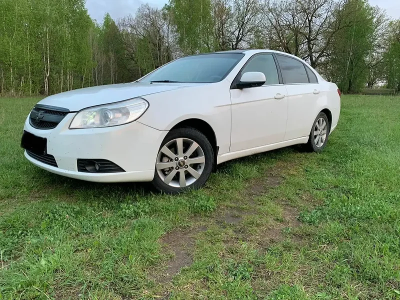 Chevrolet Epica белая