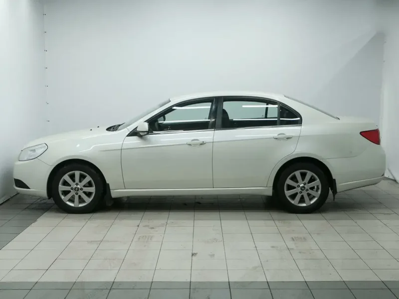 Chevrolet Epica белая