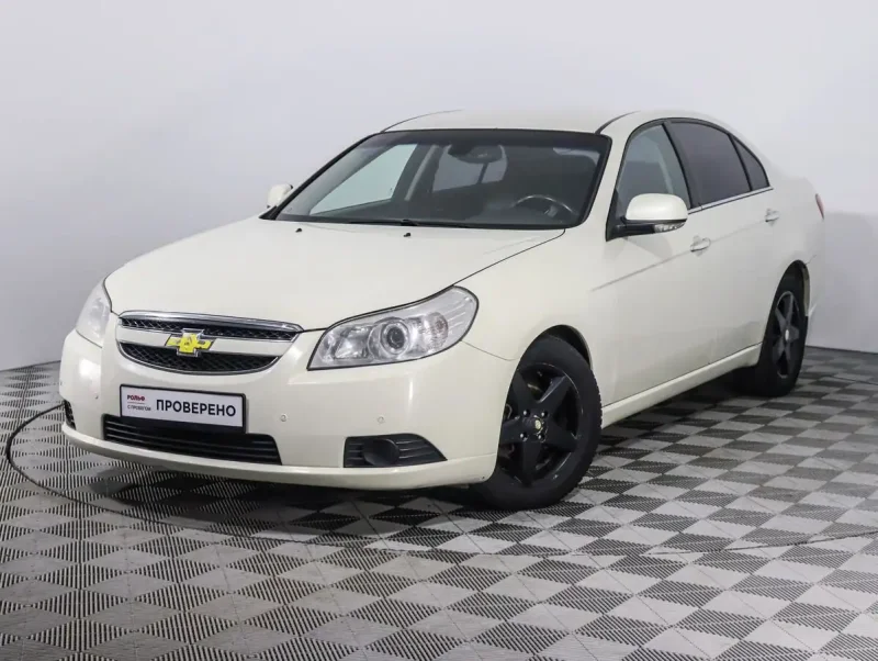Машина Chevrolet Epica белый