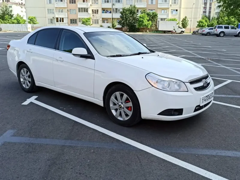 Chevrolet Epica белая
