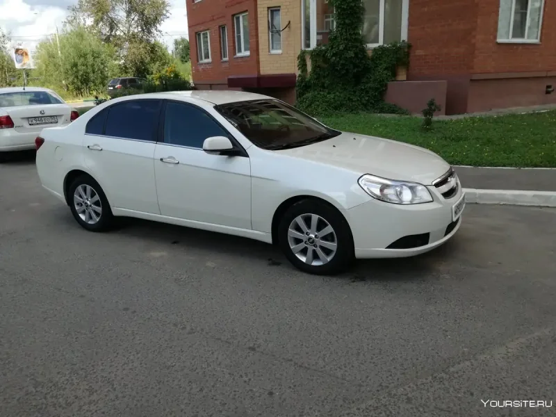 Chevrolet Epica белая