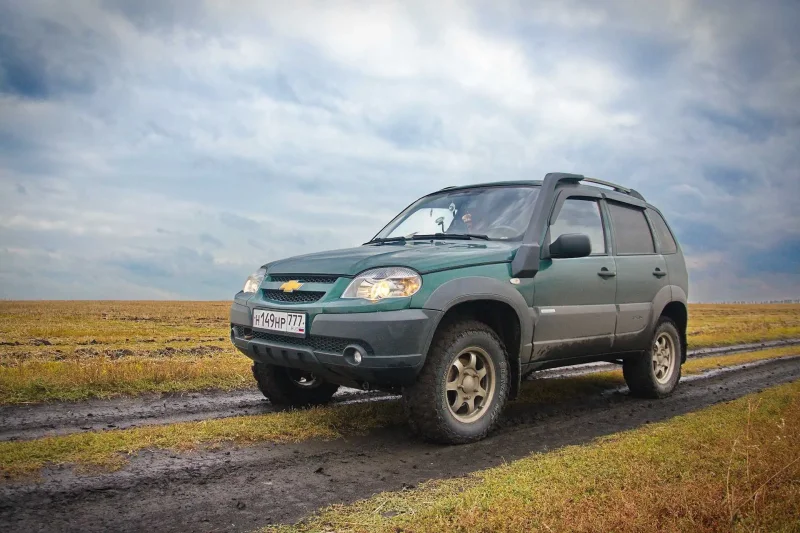 Chevrolet Niva зеленая