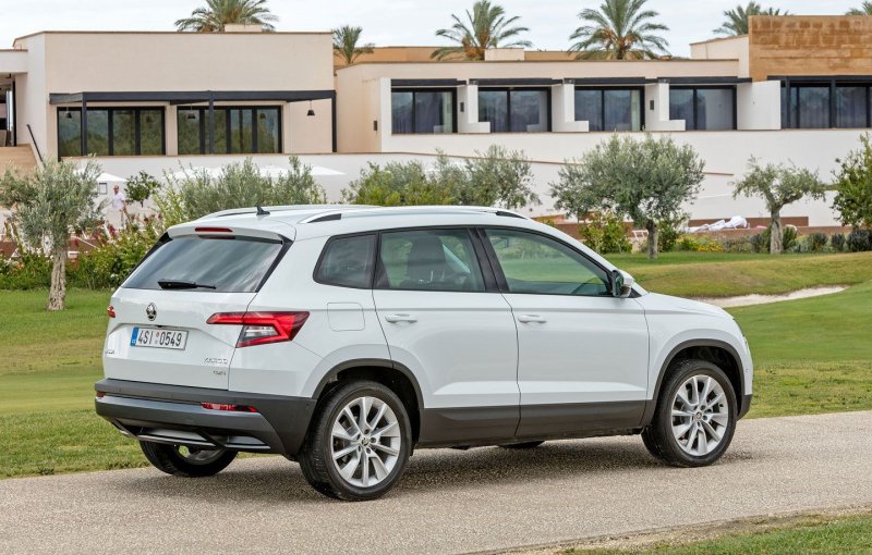 Skoda Karoq белый